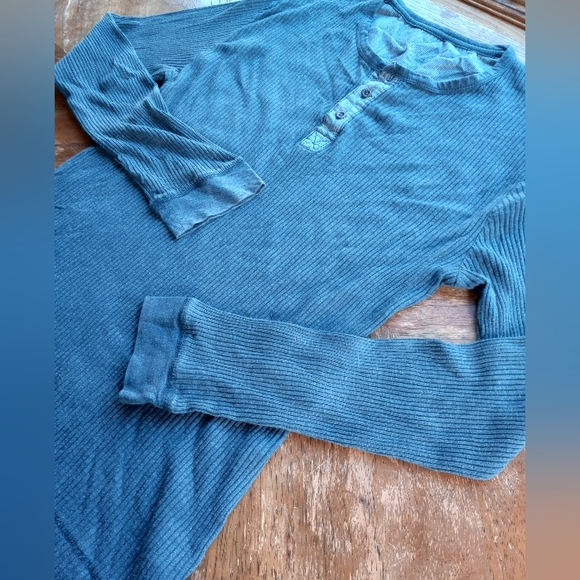 Kenneth Cole Long Sleeve!!!! - Picture 4 of 7